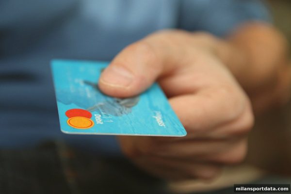 米兰体育支招：银行卡出款手续费与节日红包实用指南